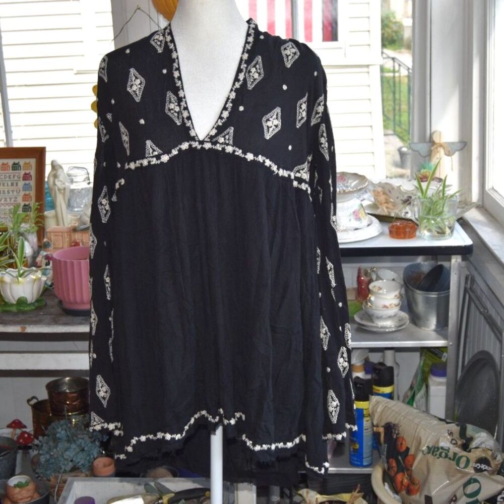 NWT Free People Black Embroidered Diamond Tunic Blouse XS Boho Open Back